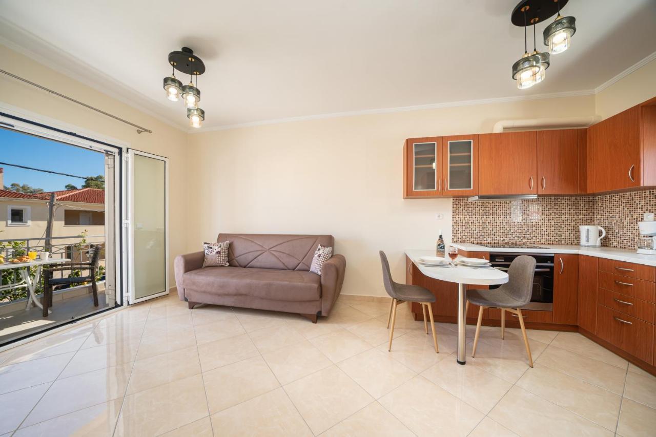 John's Appartement Karavomylos